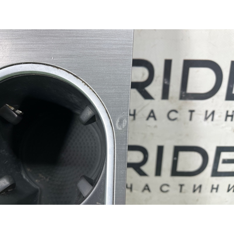 Накладка центральной консоли (салон) Volkswagen Passat B7 2014 1.8 561864263n