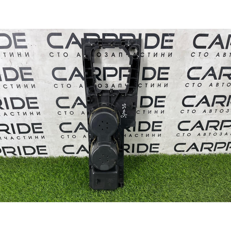 Накладка центральной консоли (салон) Volkswagen Passat B7 2014 1.8 561864263n