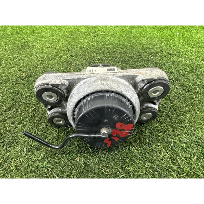 Подушка двигуна (двигатель и элементы) LAND ROVER RANGE ROVER Sport L494 2016 3.0 Diesel LR057632