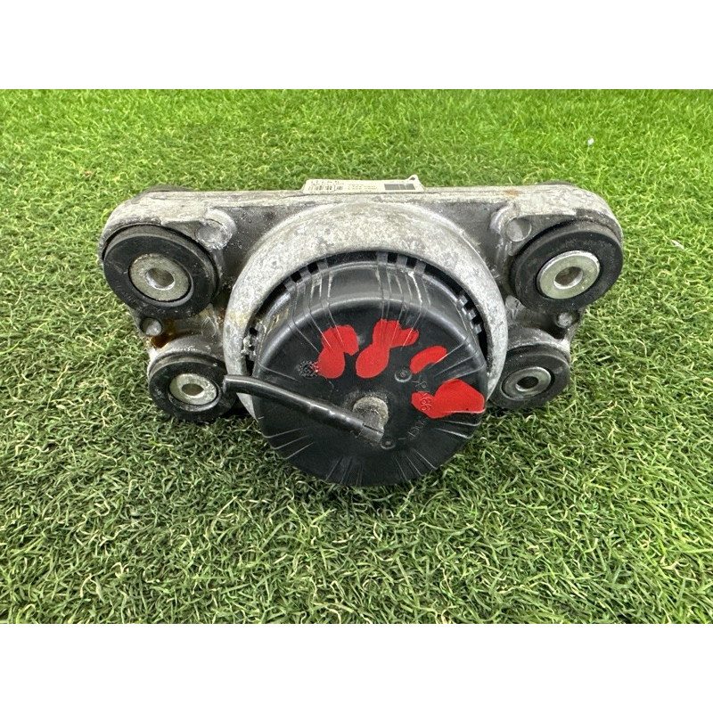 Подушка двигуна (двигатель и элементы) LAND ROVER RANGE ROVER Sport L494 2016 3.0 Diesel LR057632