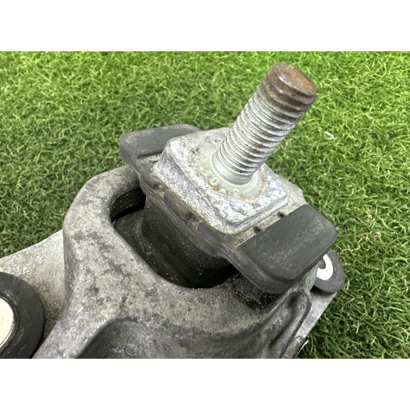 Подушка двигуна (двигатель и элементы) LAND ROVER RANGE ROVER Sport L494 2016 3.0 Diesel LR057632