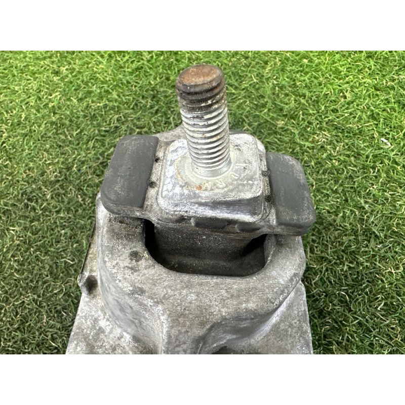 Подушка двигуна (двигатель и элементы) LAND ROVER RANGE ROVER Sport L494 2016 3.0 Diesel LR057632