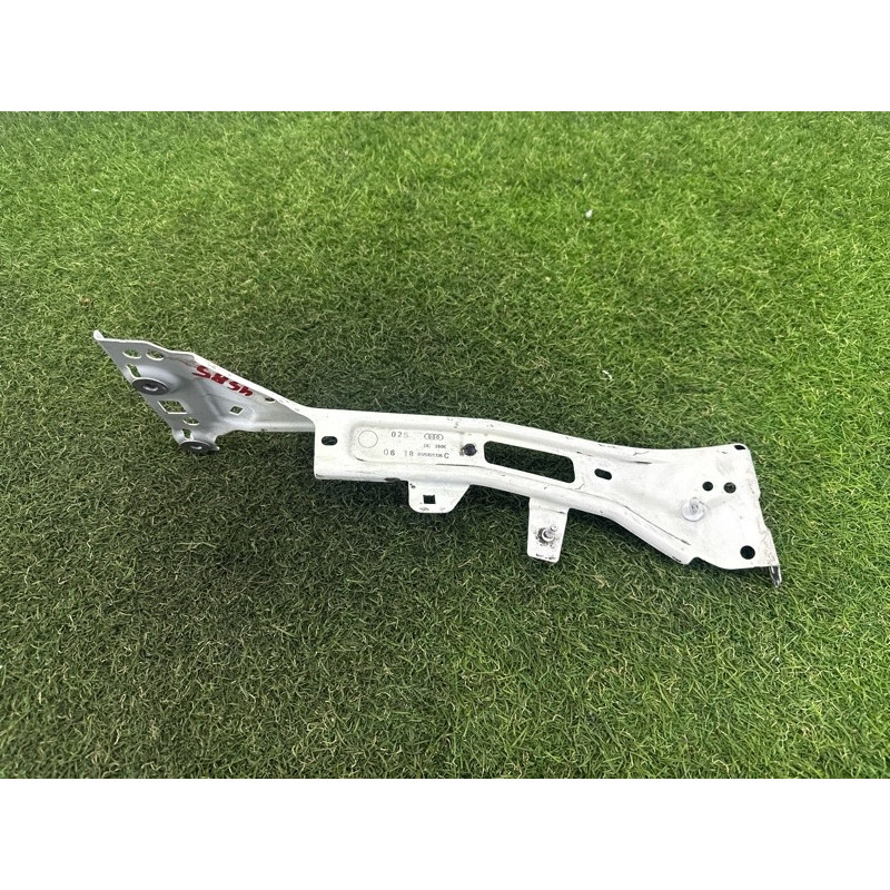 Крепление крыла (кузов и элементы) AUDI A4 B9 2018 2.0 DBPA 8W0821136C