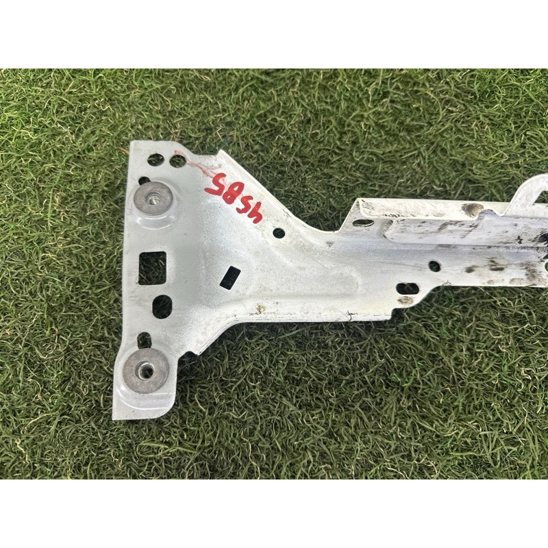 Крепление крыла (кузов и элементы) AUDI A4 B9 2018 2.0 DBPA 8W0821136C