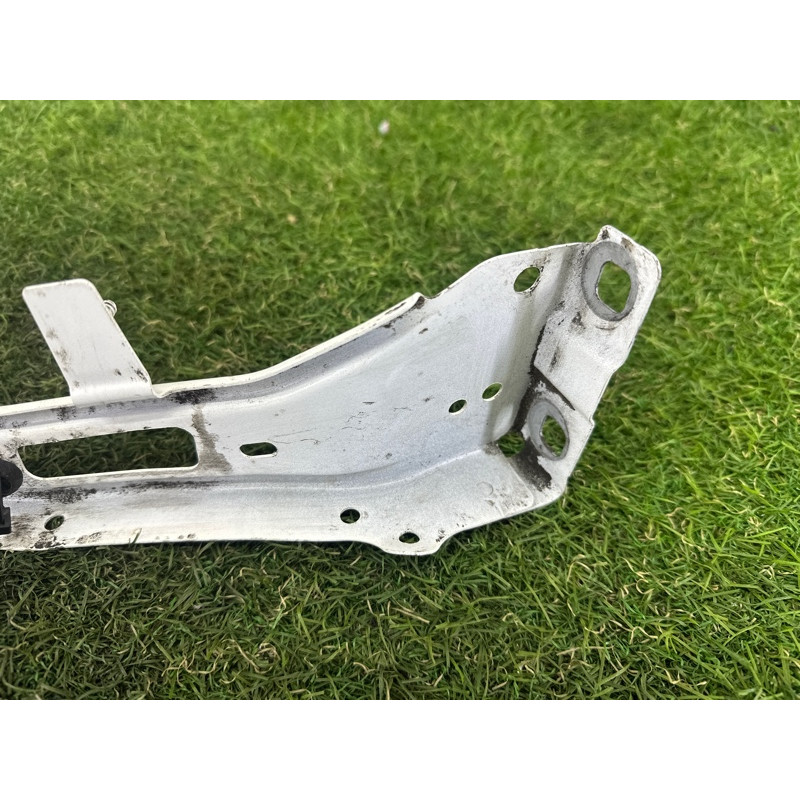 Крепление крыла (кузов и элементы) AUDI A4 B9 2018 2.0 DBPA 8W0821136C