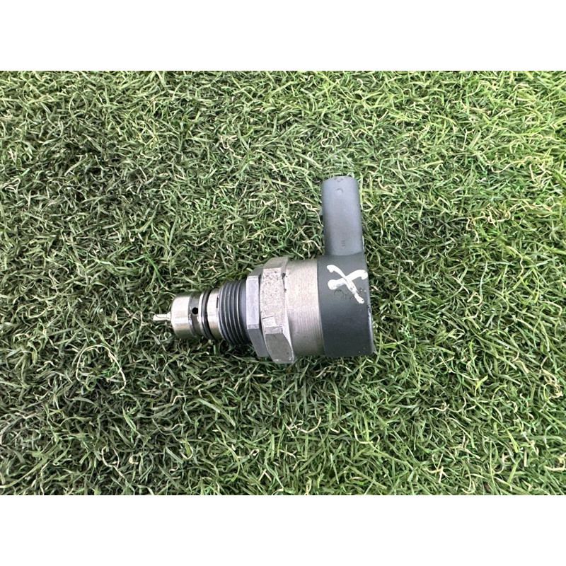 Регулятор давления топлива (топливная система) AUDI Q7 4L 2011 3.0 CATA 057130764AD