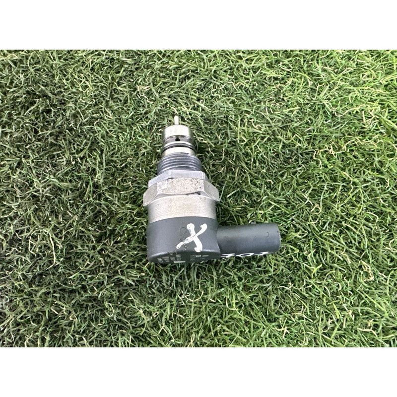 Регулятор давления топлива (топливная система) AUDI Q7 4L 2011 3.0 CATA 057130764AD