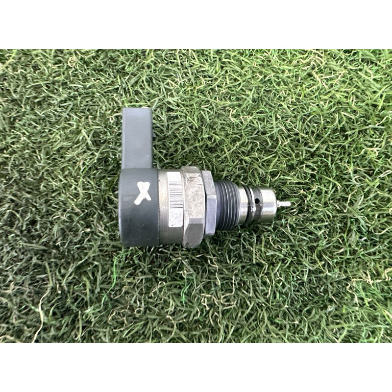 Регулятор давления топлива (топливная система) AUDI Q7 4L 2011 3.0 CATA 057130764AD