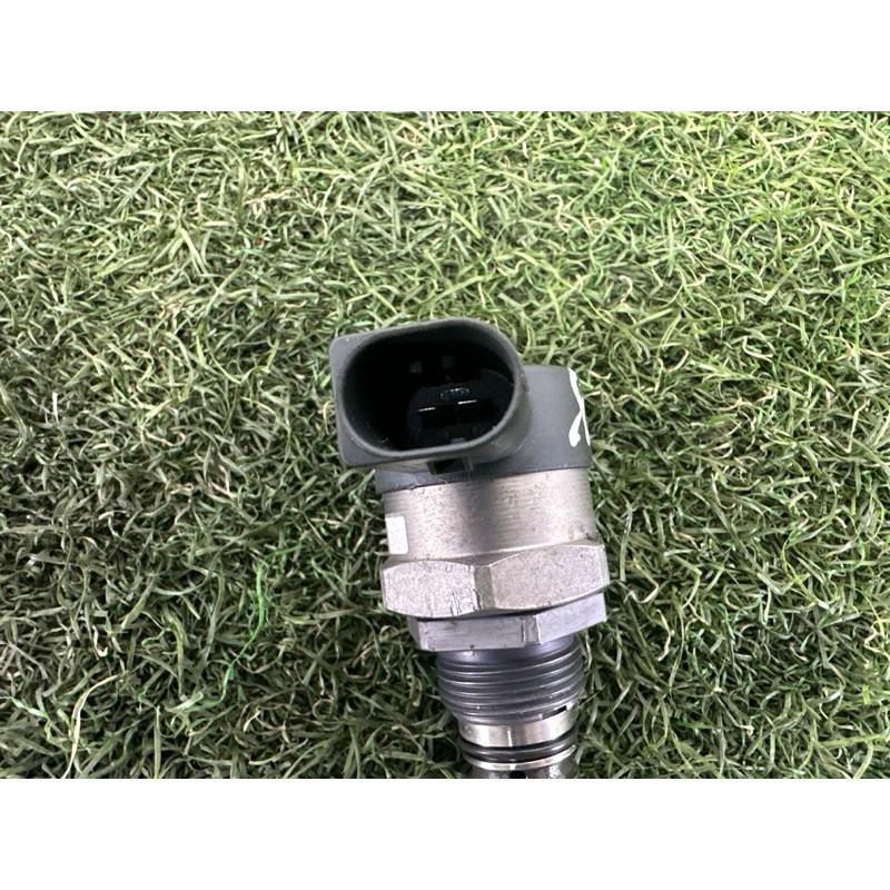 Регулятор давления топлива (топливная система) AUDI Q7 4L 2011 3.0 CATA 057130764AD