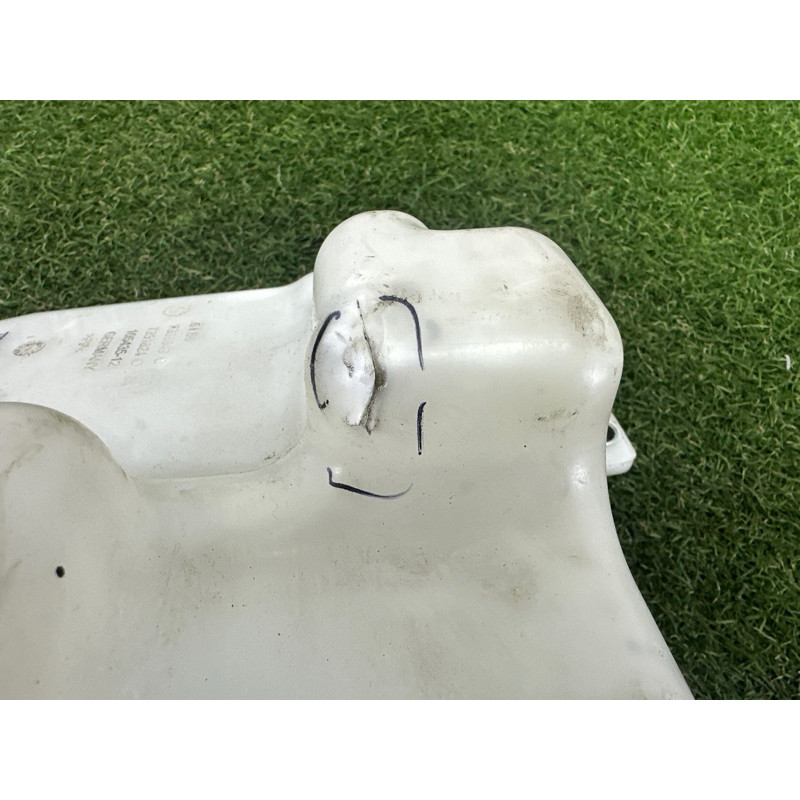 Бачок омывателя (кузов и элементы) BMW X1 F48 2016 2.0 B46B20 61667403904