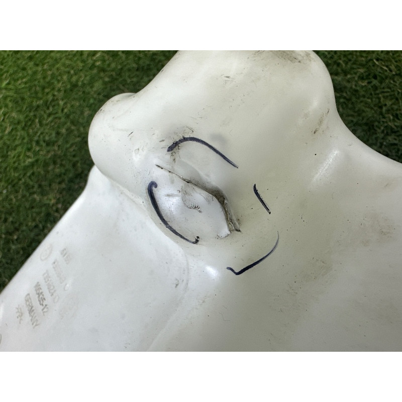 Бачок омывателя (кузов и элементы) BMW X1 F48 2016 2.0 B46B20 61667403904