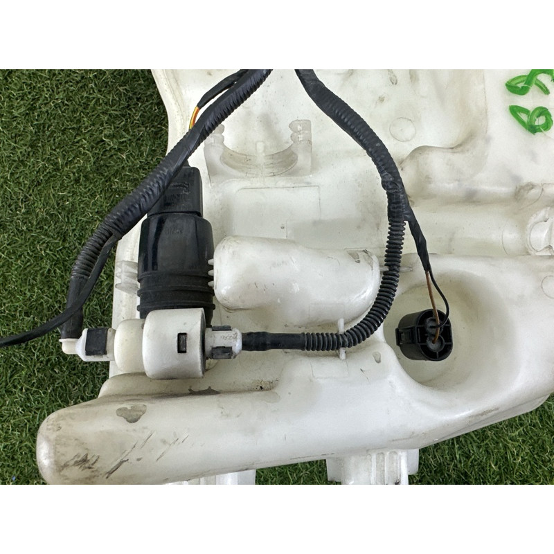 Бачок омывателя (кузов и элементы) BMW X1 F48 2016 2.0 B46B20 61667403904