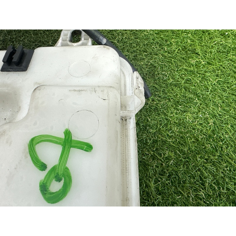 Бачок омывателя (кузов и элементы) BMW X1 F48 2016 2.0 B46B20 61667403904