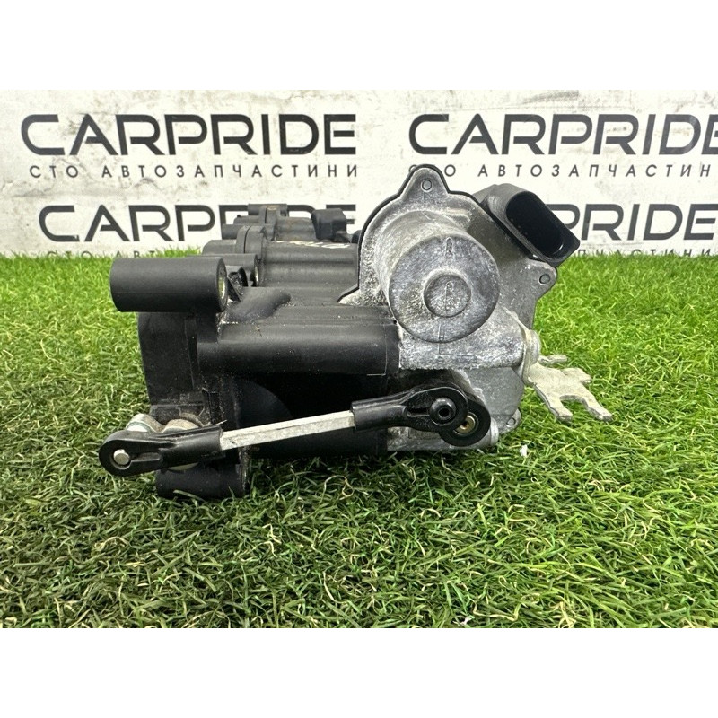 Впускний колектор (подача палива) Volkswagen Touareg NF 2011 3.0 TDI 059129712BK