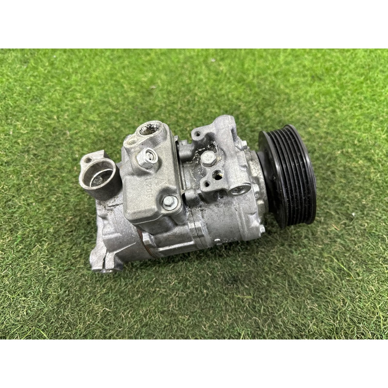Компрессор кондиционера (отопление и кондиционирование) AUDI A4 B8 2012 2.0 CAEB 8K0260805L