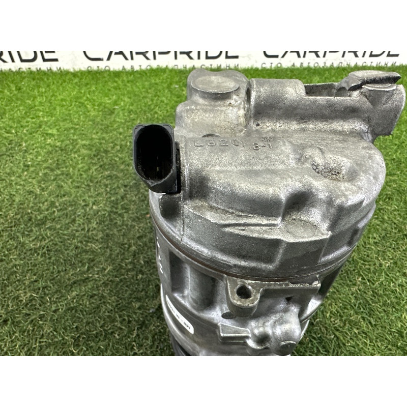 Компрессор кондиционера (отопление и кондиционирование) AUDI A4 B8 2012 2.0 CAEB 8K0260805L