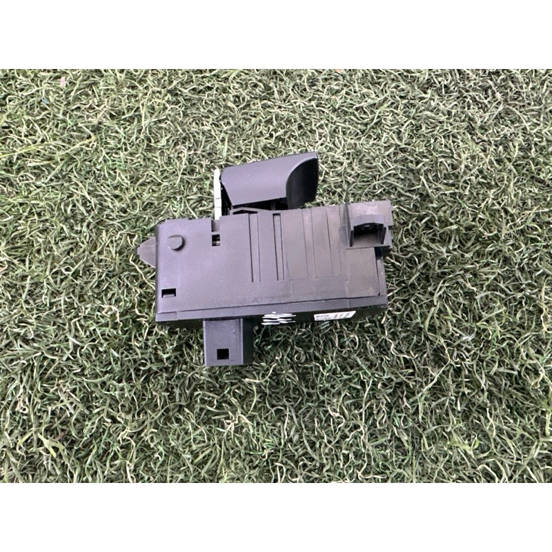 Кнопка стояночного тормоза (электрика / кнопки) BMW 5-series F10 2011 2.0 N47N 61319877890