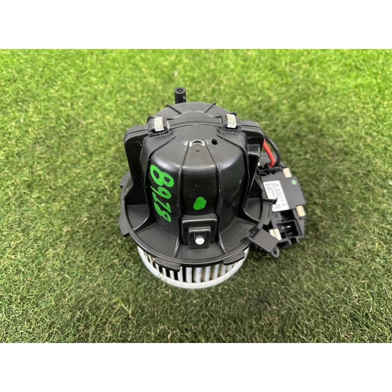 Мотор печки (отопление и кондиционирование) AUDI Q5 8R 2012 2.0 CAEB 8K1820021C