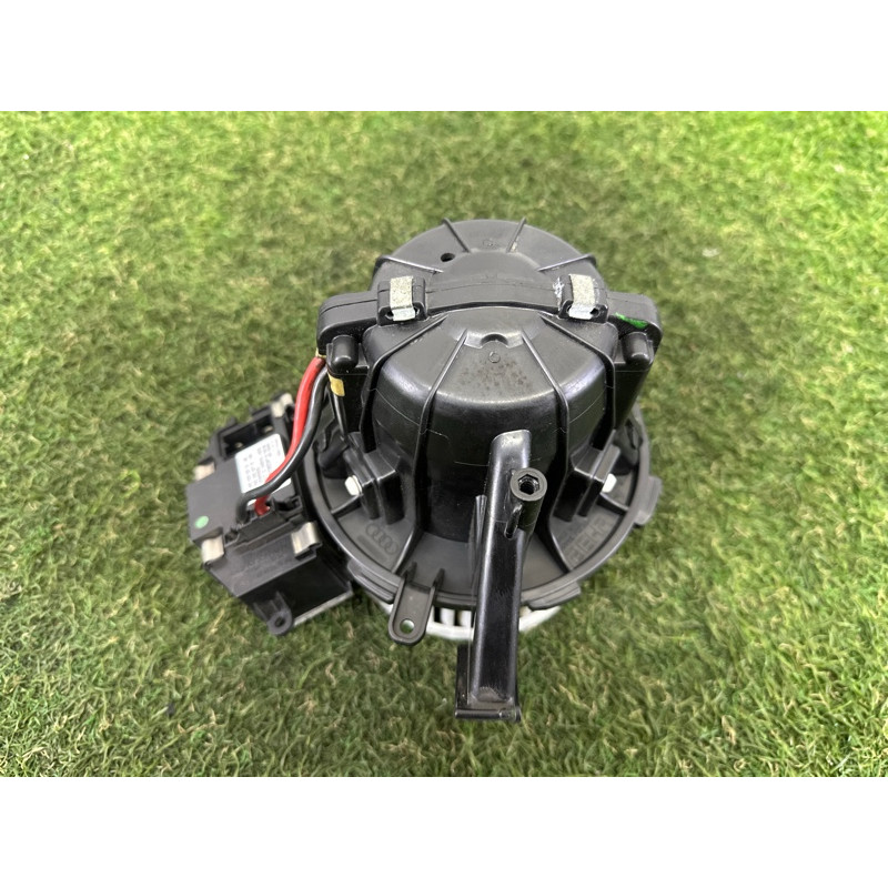 Мотор печки (отопление и кондиционирование) AUDI Q5 8R 2012 2.0 CAEB 8K1820021C