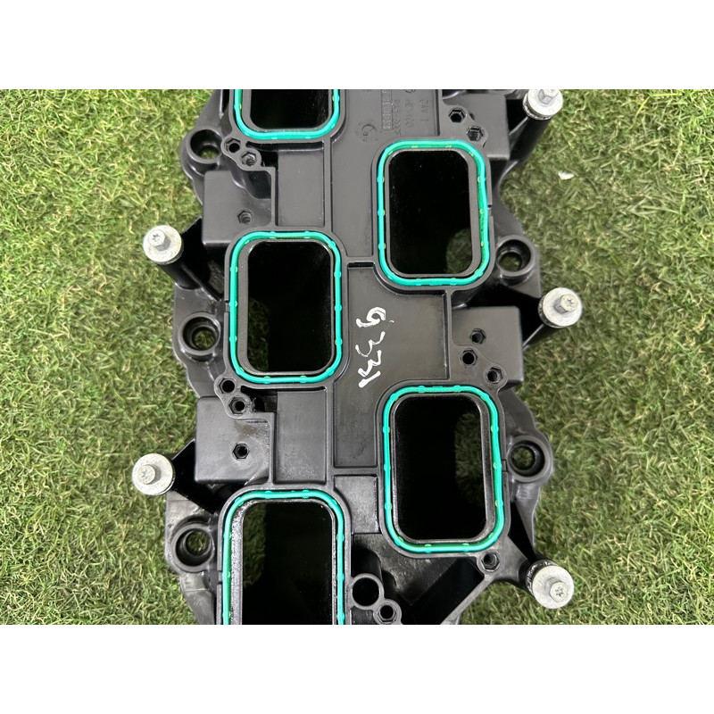 Впускний колектор (подача палива) Jeep Grand Cherokee WK2 2020 3.6 5281803AA