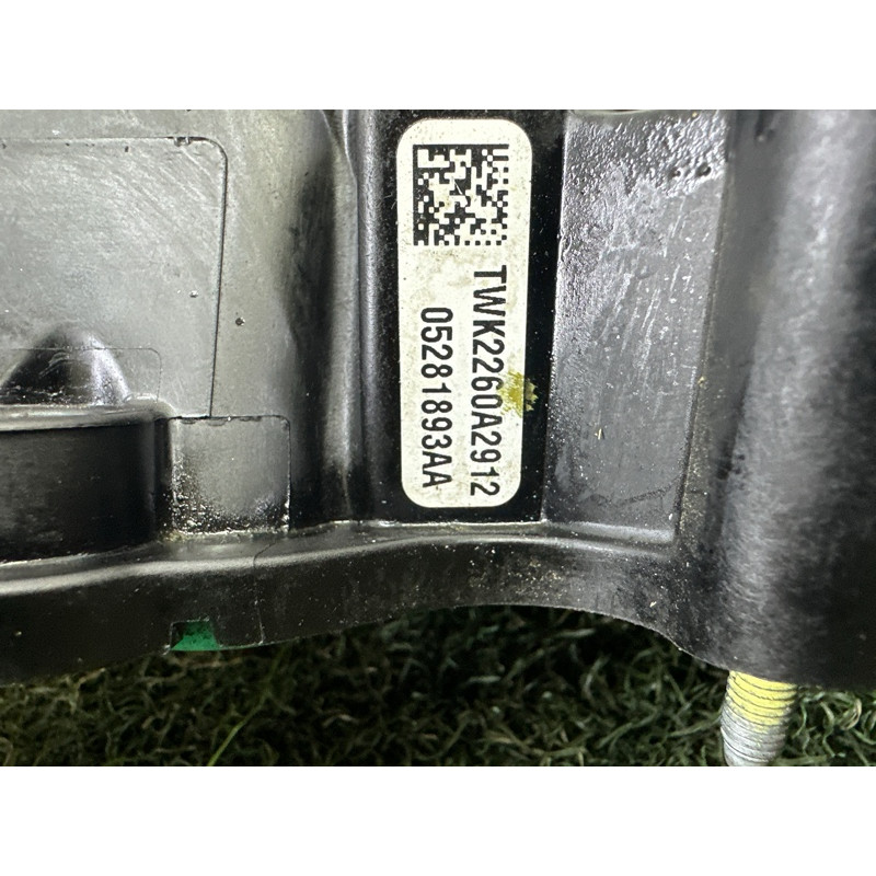 Впускний колектор (подача палива) Jeep Grand Cherokee WK2 2020 3.6 5281803AA