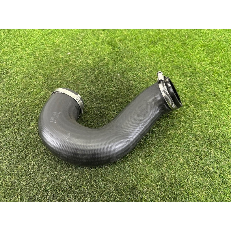 Патрубок интеркулера (двигатель и элементы) Volkswagen Touareg NF 2012 3.0 TDI 7P0145972A