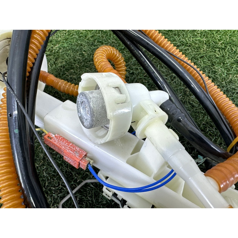 Датчик уровня топлива (электрика / датчики) BMW X5 E70 2013-2015 3.0 16117212587