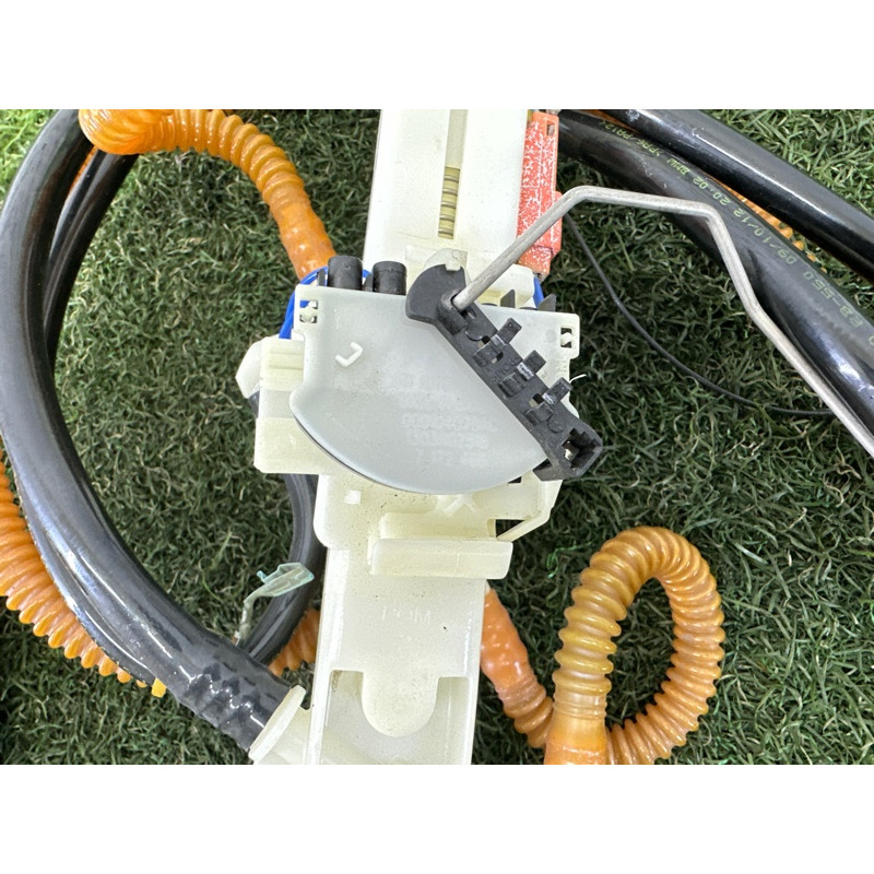 Датчик уровня топлива (электрика / датчики) BMW X5 E70 2013-2015 3.0 16117212587