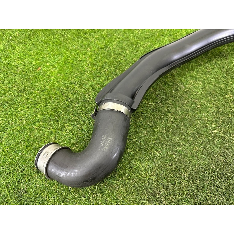 Патрубок интеркулера (двигатель и элементы) Volkswagen Touareg NF 2012 3.0 TDI 7P0145792