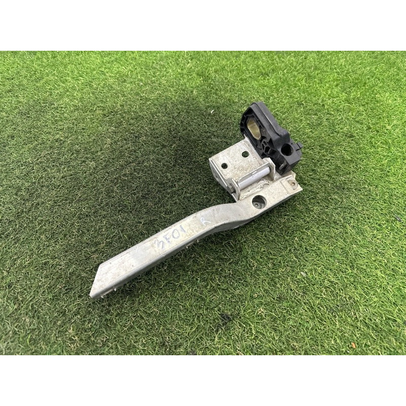 Крепление радиатора (кузов и элементы) BMW 7-series F01 2011 3.0 N54 17117583120