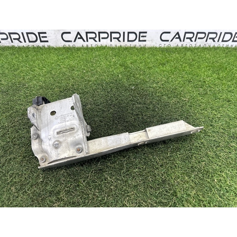 Крепление радиатора (кузов и элементы) BMW 7-series F01 2011 3.0 N54 17117583120