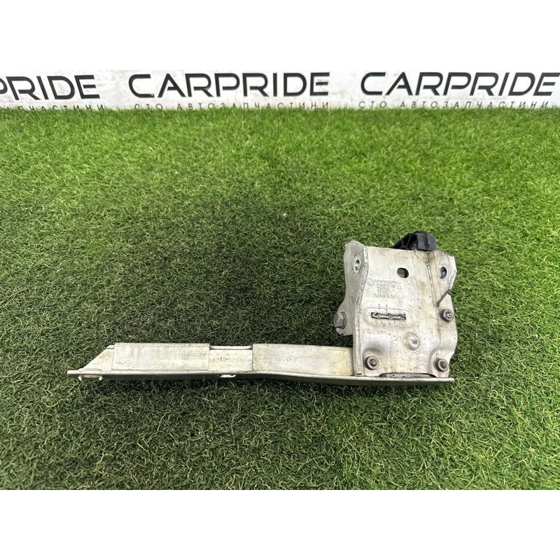 Крепление радиатора (кузов и элементы) BMW 7-series F01 2011 3.0 N54 17117583119