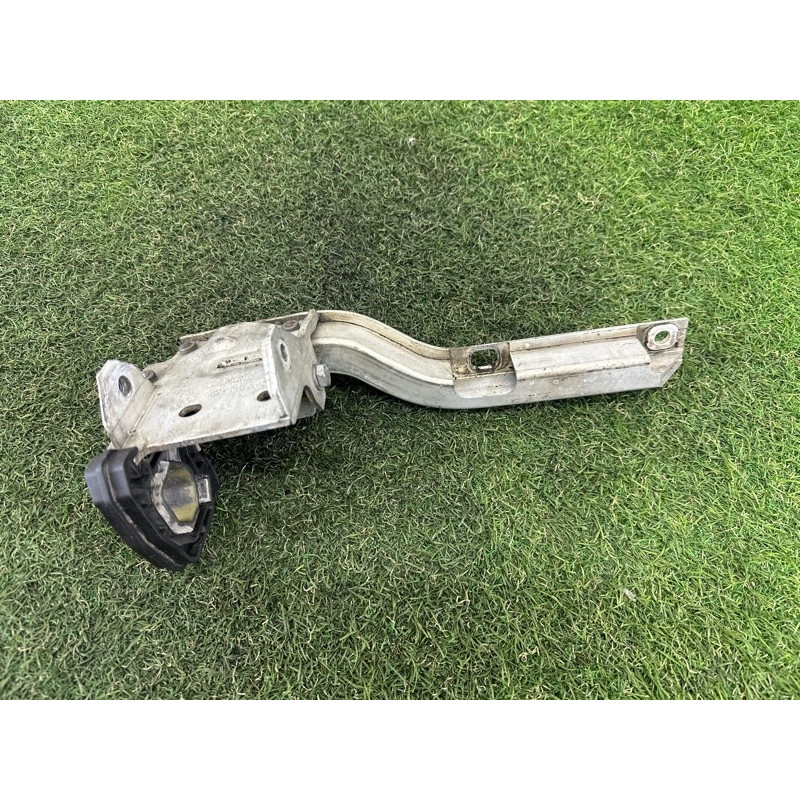 Крепление радиатора (кузов и элементы) BMW 7-series F01 2011 3.0 N54 17117583119