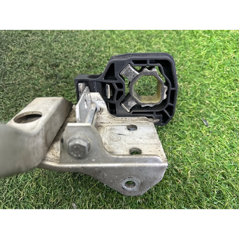 Крепление радиатора (кузов и элементы) BMW 7-series F01 2011 3.0 N54 17117583119