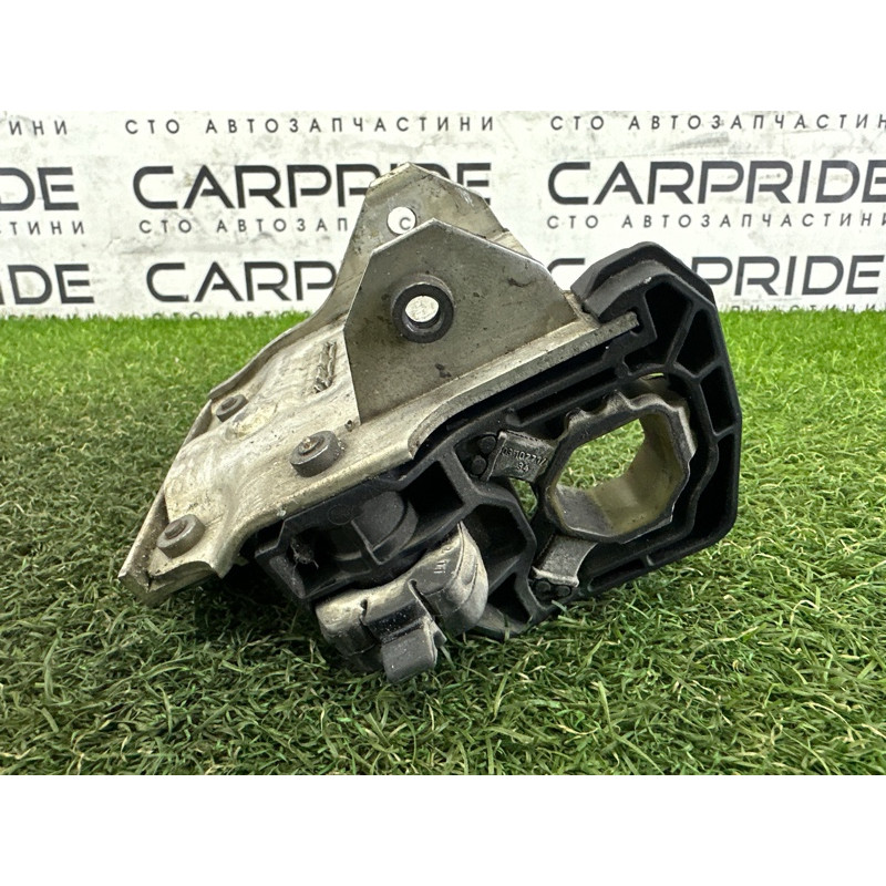 Крепление радиатора (кузов и элементы) BMW 7-series F01 2011 3.0 N54 17117583119