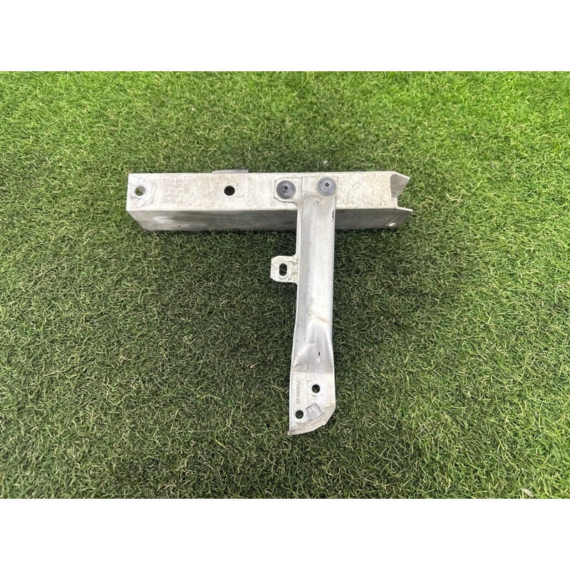 Кронштейн усилителя бампера (стекла и зеркала) BMW 7-series F01 2011 3.0 N54 51117273400