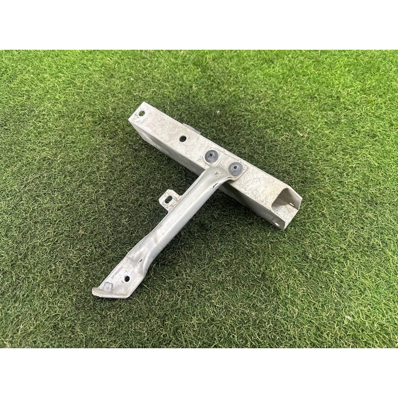 Кронштейн усилителя бампера (стекла и зеркала) BMW 7-series F01 2011 3.0 N54 51117273400