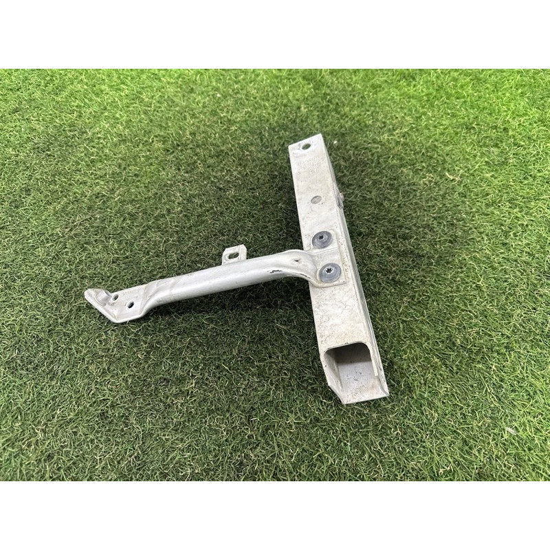 Кронштейн усилителя бампера (стекла и зеркала) BMW 7-series F01 2011 3.0 N54 51117273400