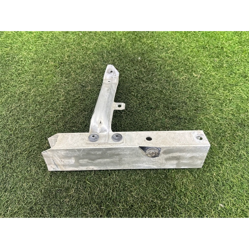 Кронштейн усилителя бампера (стекла и зеркала) BMW 7-series F01 2011 3.0 N54 51117273400