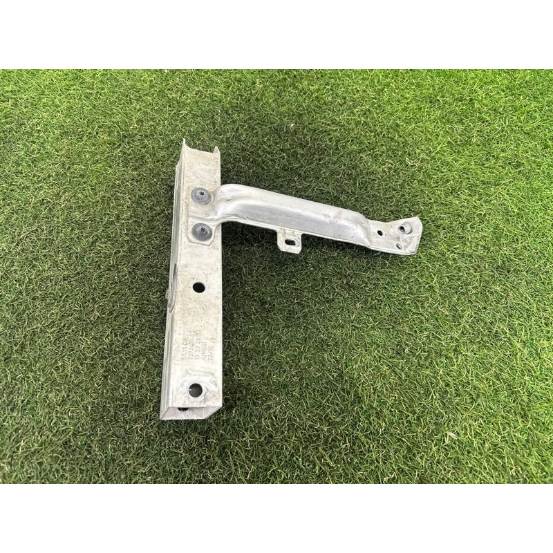 Кронштейн усилителя бампера (стекла и зеркала) BMW 7-series F01 2011 3.0 N54 51117273400