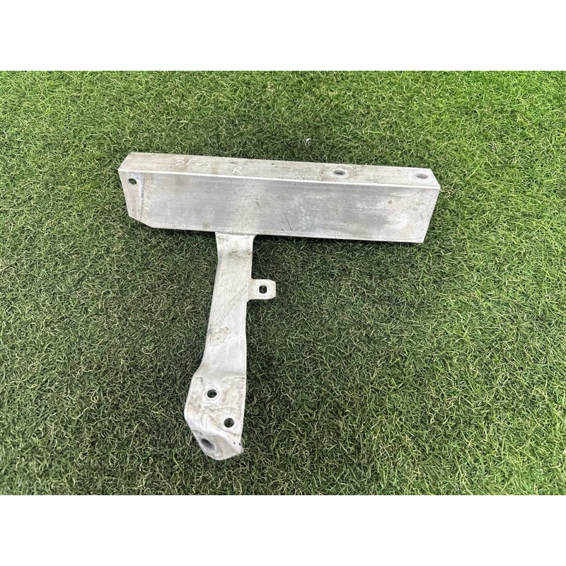 Кронштейн усилителя бампера (стекла и зеркала) BMW 7-series F01 2011 3.0 N54 51117273400