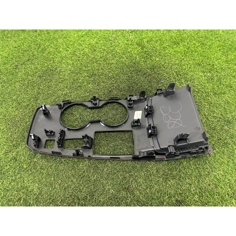 Накладка центральной консоли (салон) Nissan Rogue T33 2021 2.5 PR25DD 969416RR0A
