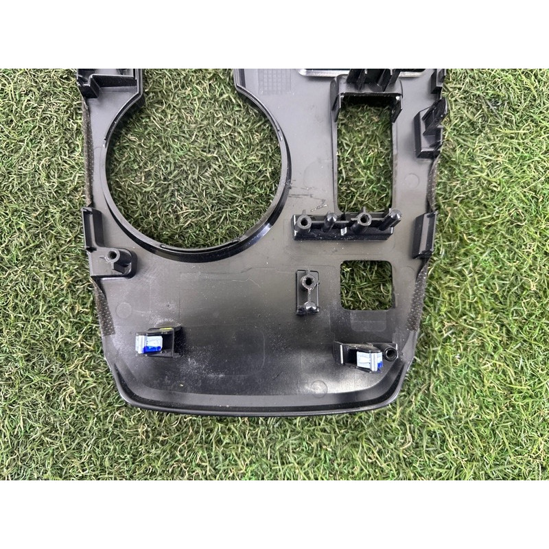 Накладка центральной консоли (салон) Nissan Rogue T33 2021 2.5 PR25DD 969416RR0A