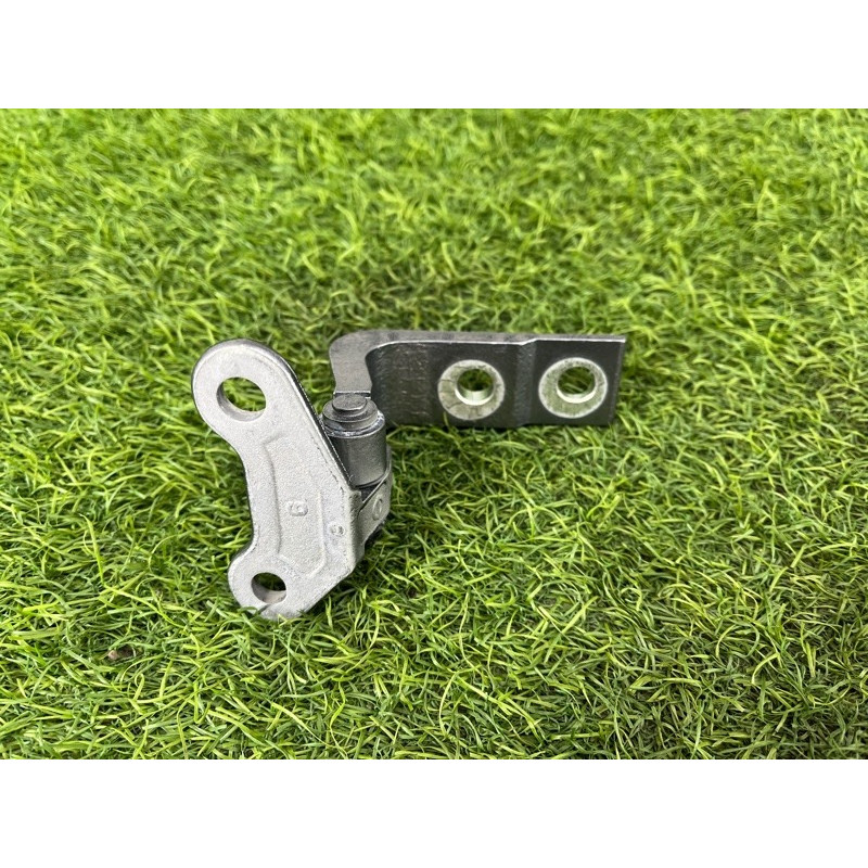 Петля двери (кузов и элементы) Nissan Rogue T33 2023 1.5 KR15DDT 824216RR0A