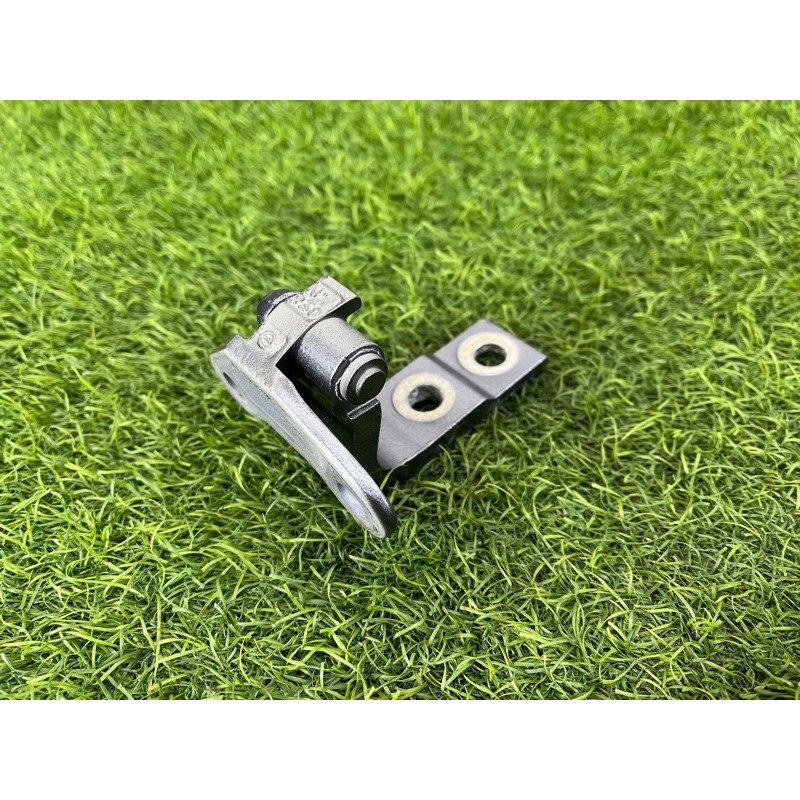 Петля двери (кузов и элементы) Nissan Rogue T33 2023 1.5 KR15DDT 824206RR0A