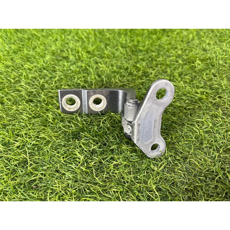 Петля двери (кузов и элементы) Nissan Rogue T33 2023 1.5 KR15DDT 824206RR0A