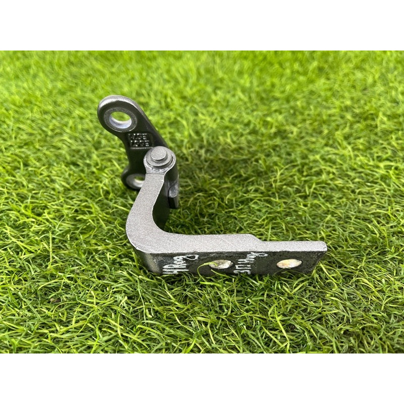 Петля двери (кузов и элементы) Nissan Rogue T33 2023 1.5 KR15DDT 824206RR0A