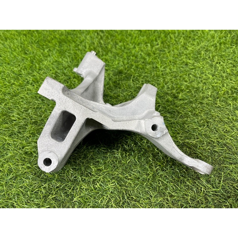 Кронштейн генератора (кронштейны двигателя) Nissan Rogue T33 2023 1.5 KR15DDT 119106RC2A