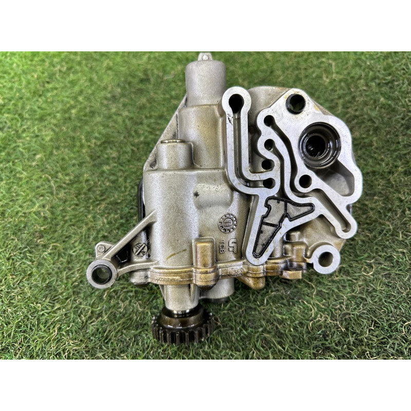 Маслонасос (двигатель и элементы) AUDI Q5 8R 2012 2.0 CAEB 06H115105DF