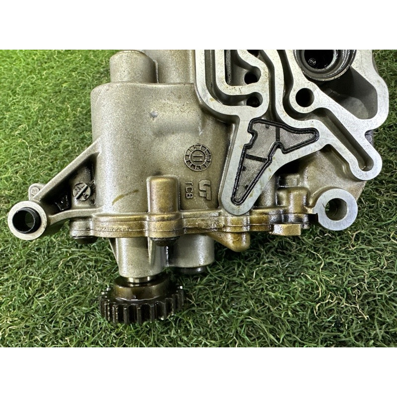 Маслонасос (двигатель и элементы) AUDI Q5 8R 2012 2.0 CAEB 06H115105DF